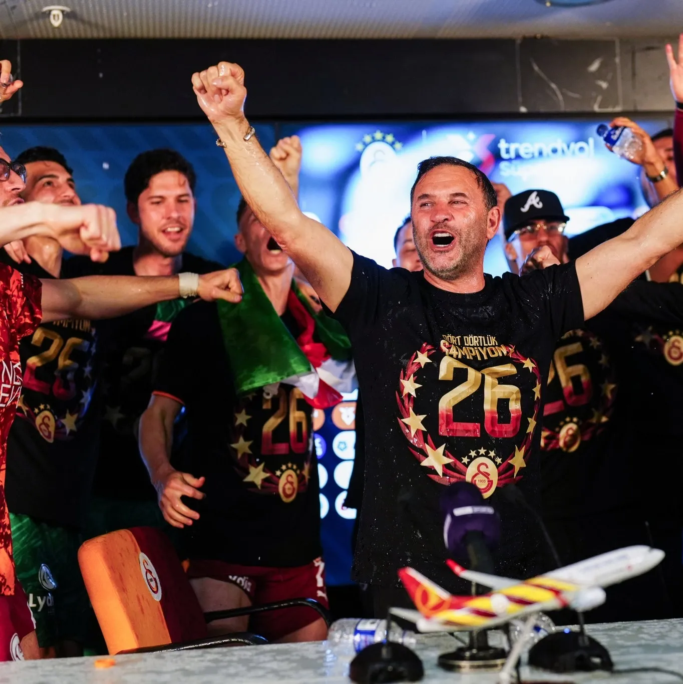 Cimbom para basıyor