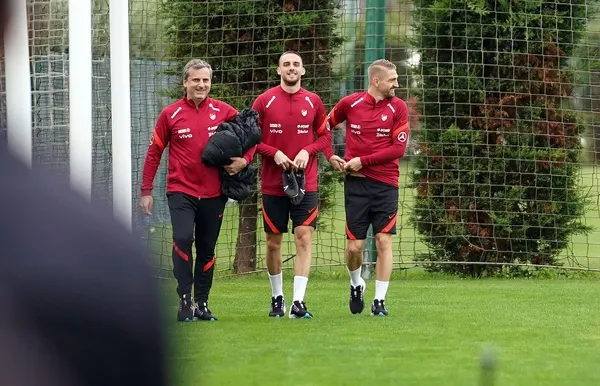 a-milli-takim-norvec-maci-hazirliklarini-surdurdu-stefan-kuntzdan-uyarilar-1633458163802.jpg A Milli Takım, Norveç maçı hazırlıklarını sürdürdü! Stefan Kuntz'dan uyarılar-2