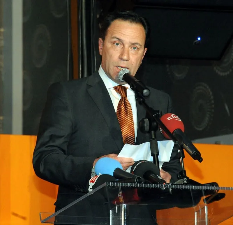 Kafama silah dayasalar istifa etmem