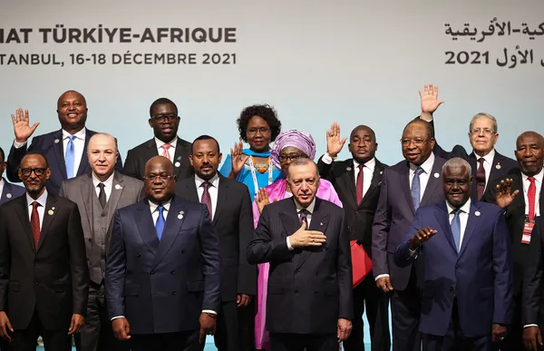 baskan-erdoganin-afrika-liderleriyle-gorusmesi-fransada-gundem-oldu-1639822028972.jpg Başkan Erdoğan'ın Afrika liderleriyle görüşmesi Fransa'da gündem oldu-4