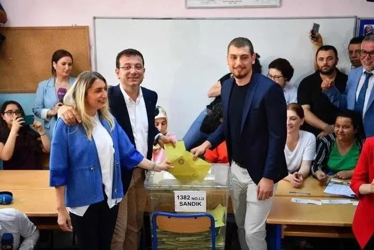 1788783004140.jpeg Mehmet Selim İmamoğlu’ndan 390 bin avro ve 772 bin liralık tekne için aile borcu savunması: MASAK raporunu hedef aldı-3