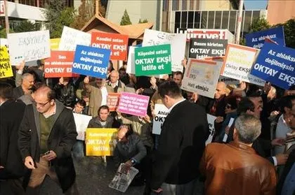AK Partililerden Oktay Ekşi’ye protesto