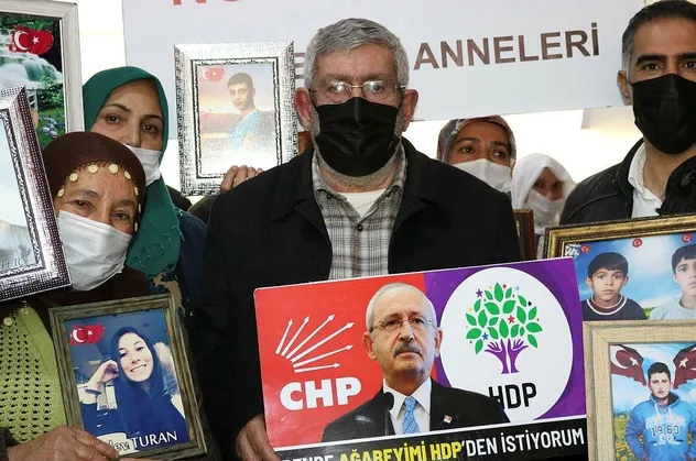HDPKK'nın esiri Kılıçdaroğlu'nun kardeşi evlat nöbetinde: "Ağabeyimi HDP'den istiyorum"