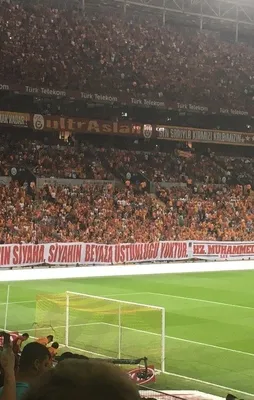 G.Saray taraftarından Gomis'e destek