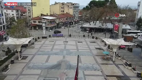 Balıkesir’de deprem anı kamerada!