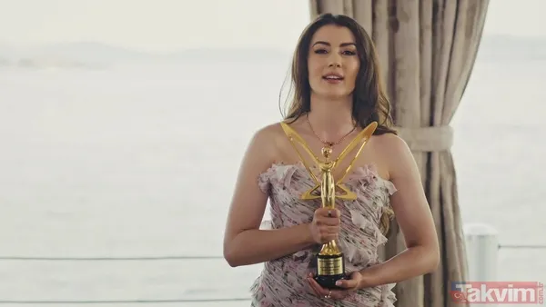 Burcu Özberk'in estetiksiz hali sosyal medyayı karıştırdı! Afili Aşk ile Altın Kelebek alan Burcu Özberk... - 1