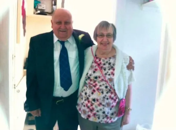 ingiltere-bunu-konusuyor-41-yasindaki-becki-price-en-yakin-arkadasinin-babasiyla-evlendi-1608125165674.jpg İngiltere bunu konuşuyor: 41 yaşındaki Becki Price en yakın arkadaşının babasıyla evlendi-5