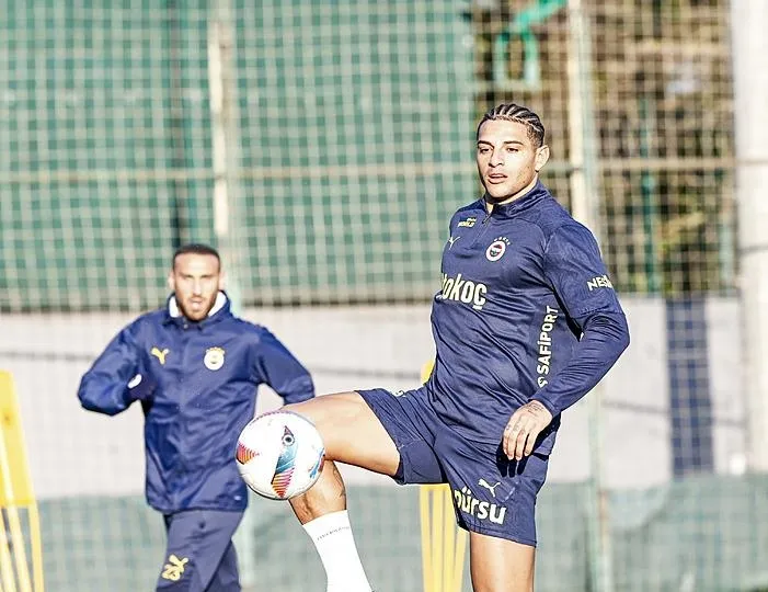 Diego Carlos ilk 11’de
