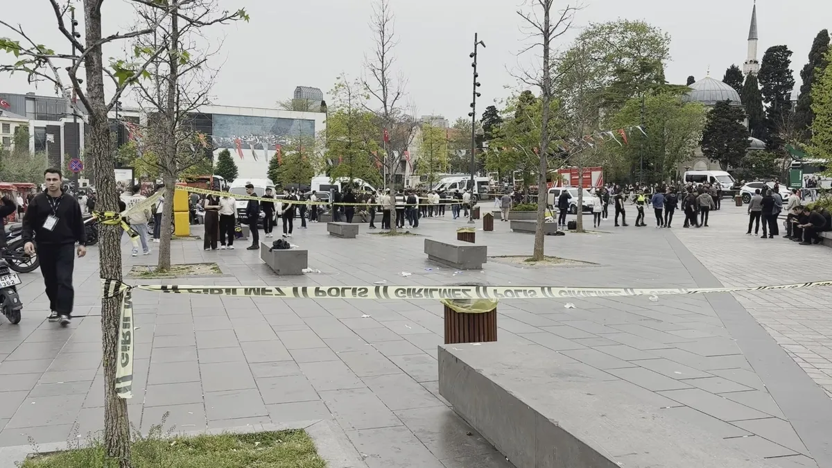 istanbul-besiktasta-pala-dehseti-polise-saldirmaya-calisti-vurularak-durduruldu-1778259247476.jpeg İstanbul Beşiktaş’ta pala dehşeti: Polise saldırmaya çalıştı, vurularak durduruldu-5