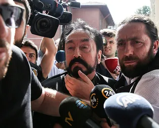 Adnan Oktar genç kızlara tuzağı kendi kurmuş