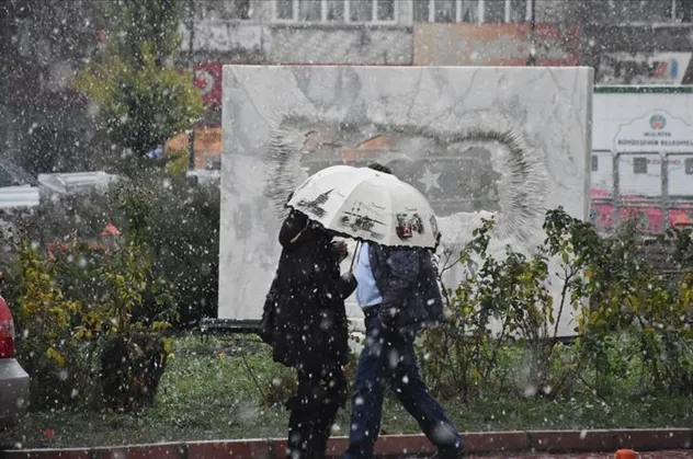 Meteoroloji'den son dakika kuvvetli yağış uyarısı | 25 Nisan Cumartesi hava durumu