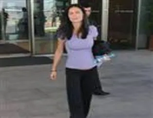 Ebru Şallı Erken Doğum Yaptı