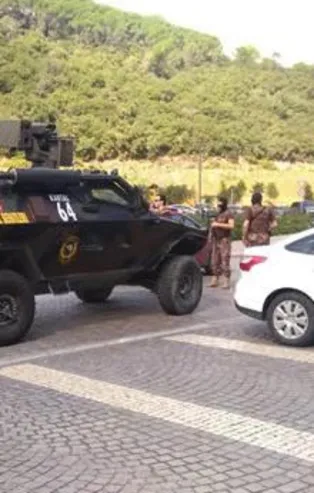 İstanbul'da AVM'de silahlı kişi paniği