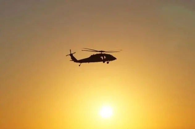 Son dakika: ABD'ye ait helikopterler füze saldırısının ardından Bağdat'taki Büyükelçilik kompleksine indi