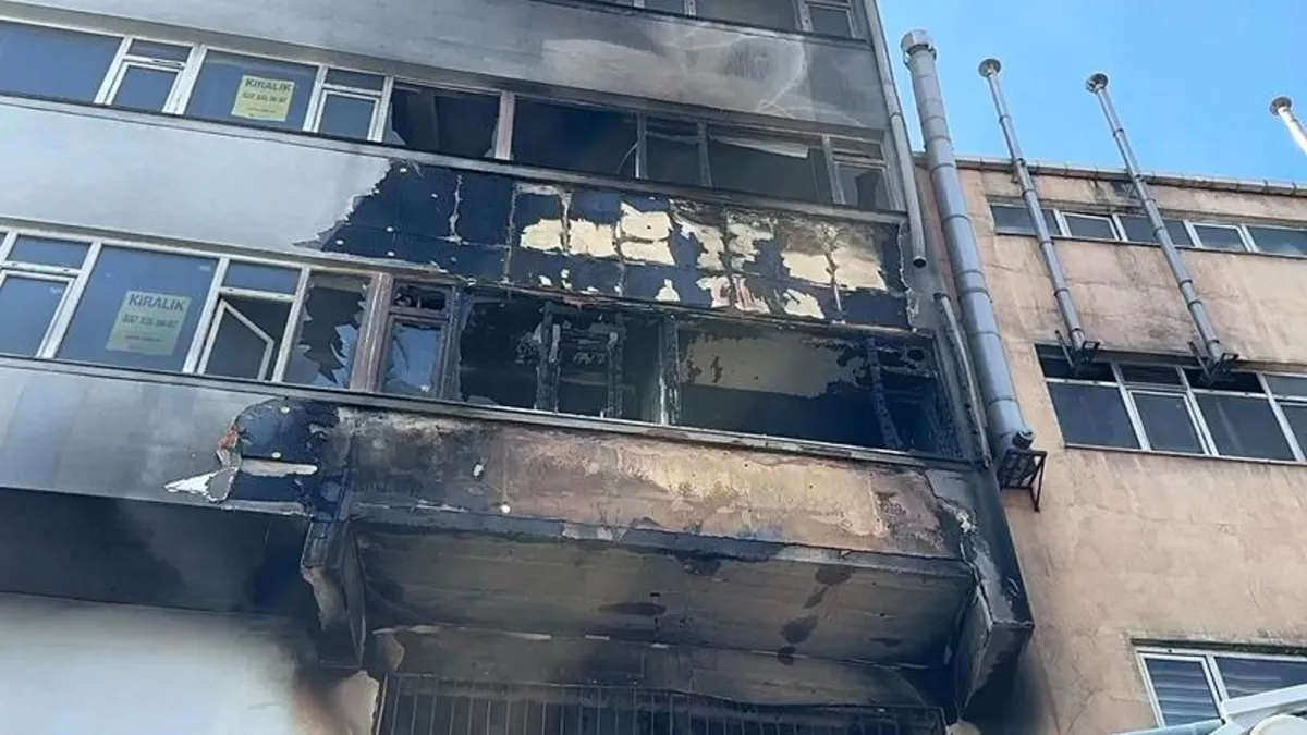 Kağıthane'de tamirhanede yangın: 1 kişi öldü 1 kişi yaralandı