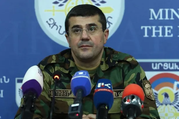 azerbaycan-karabagdaki-sozde-ermeni-rejiminin-eski-cumhurbaskani-arayik-harutyunyani-paketledi-1696353450124.jpeg Azerbaycan, Karabağ'daki sözde Ermeni rejiminin eski "cumhurbaşkanı" Arayik Harutyunyan’ı paketledi-6