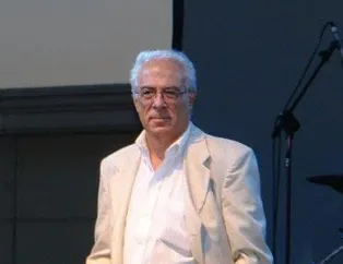 Fizik profesörünü de ağlarına düşürdüler