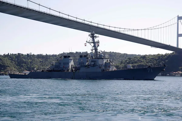 abd-savas-gemisi-uss-ross-istanbul-bogazindan-gecti-1626420879370.jpg ABD savaş gemisi USS Ross İstanbul Boğazı'ndan geçti-2