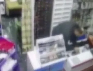 Polisi karşısında gördü dükkanı ateşe verdi