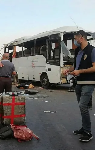 Antalya'da tur midibüsü kaza yaptı! Ölü ve yaralılar var