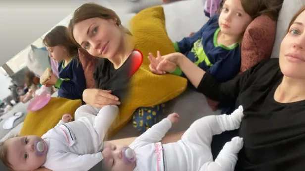 2 çocuk annesi Meryem Uzerli küvetten çırılçıplak paylaştı! Hiç bir iş yapmadan ıslak duş pozuyla gündeme gelmesini biliyor-7