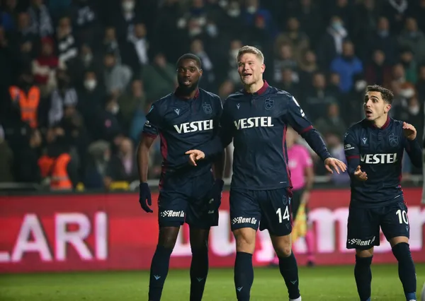 trabzonspor-firtina-gibi-esiyor-super-lig-rekorunu-kirdilar-1640507260273.jpg Trabzonspor fırtına gibi esiyor! Süper Lig rekorunu kırdılar-6