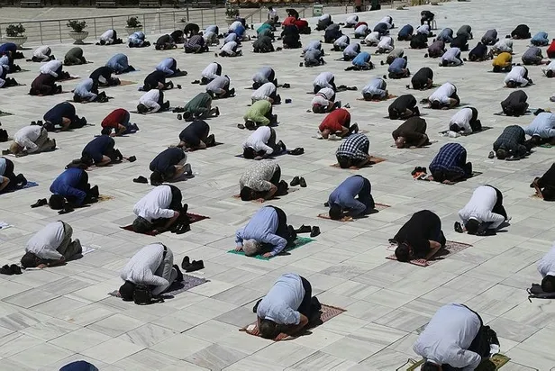 SON DAKİKA: Sokağa çıkma yasağında Cuma namazına gitmek serbest mi yasak mı? Cuma namazı kılınacak mı?-4