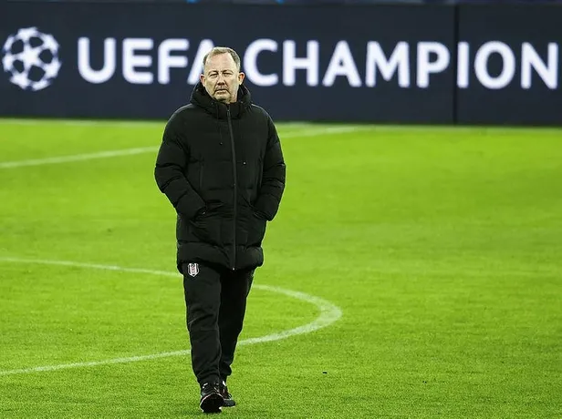 Sergen Yalçın, 5-0’lık Dortmund yenilgisi sonrası aldığı kararı yardımcılarına açıkladı: Artık yapamıyorum gidiyorum-4