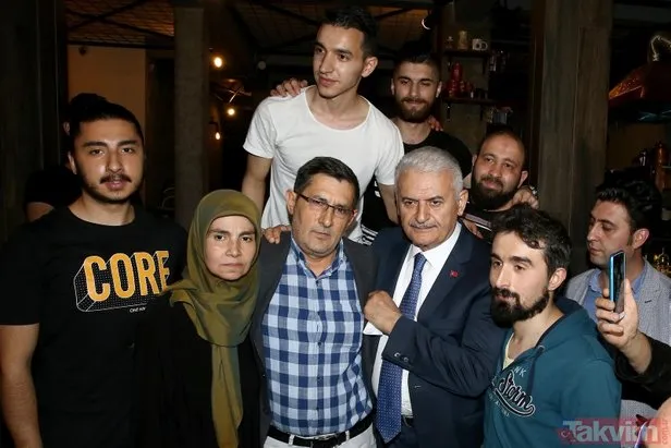 Binali Yıldırım itfaiyecilerle sahur yaptı