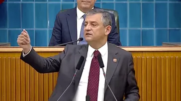 Özgür Özel'den Burcu Köksal’a tehdit! Kürsüyü yumrukladı: “Tehditse daniskasını ediyorum”