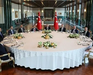 Başkan Erdoğandan YAŞ üyelerine yemek