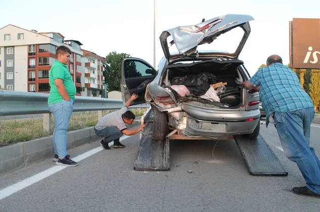 Bayburt’ta iki otomobil çarpıştı: 5 yaralı