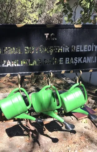 Ekrem İmamoğlu'nun medyadaki trolleri övecek bir şey bulamayınca "ibriklere" sarıldı