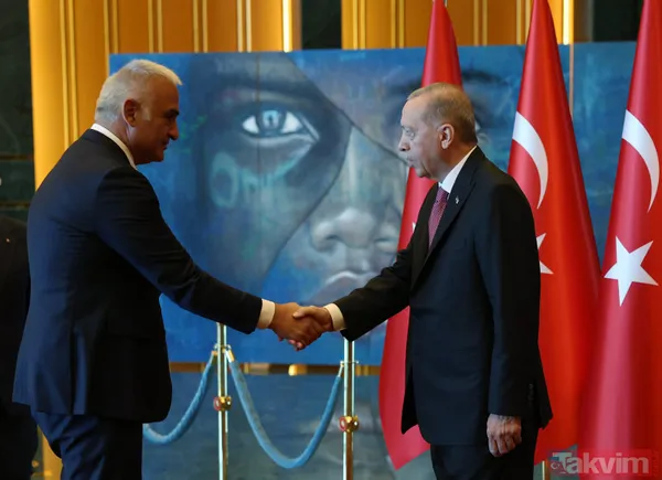 Külliye'de '30 Ağustos' kabulleri! Başkan Erdoğan'dan Türkiye'nin ilk kadın amirali Gökçen Fırat'a: Sen benim hemşehrimdin he? - 27