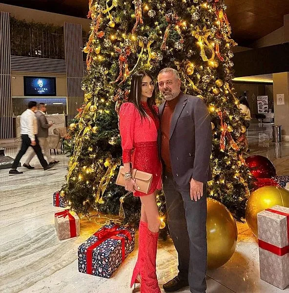 sosyetik-guzel-sureyya-yalcin-simdi-de-gozunu-marmaristeki-435-milyonluk-1662759899998.jpeg Sosyetik güzel Süreyya Yalçın şimdi de gözünü Marmaris'teki 43.5 milyonluk...-2