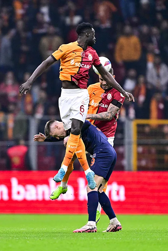 galatasaray-basaksehir-mac-ozeti-gs-basaksehir-2-2-mactan-dakikalar-1736366228668.jpeg