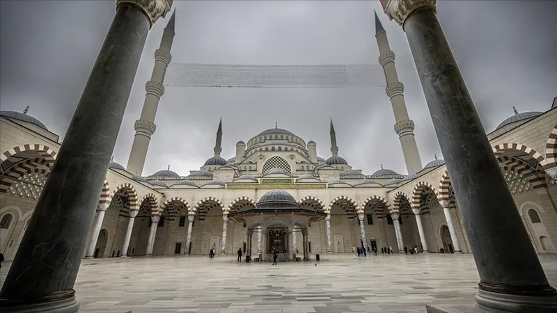 cuma-hutbesi-pdf-indir-diyanet-27-aralik-2024-cuma-hutbesi-konusu-ve-full-metni-hata-yapanlarin-en-hayirlisi-h-1735242098509.jpg Diyanet 27 Aralık 2024 Cuma hutbesi konusu-3