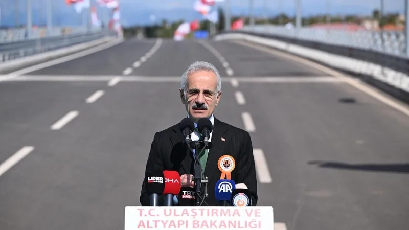 antalya-trafigine-nefes-274-milyon-tl-tasarruf-saglanacak-1775828888238.jpg Antalya trafiğine nefes: 274 milyon TL tasarruf sağlanacak-3