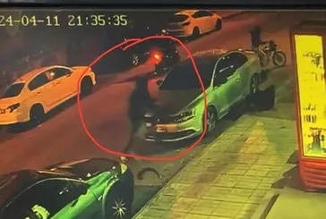 Otomatik silahlarla kahveyi bastılar