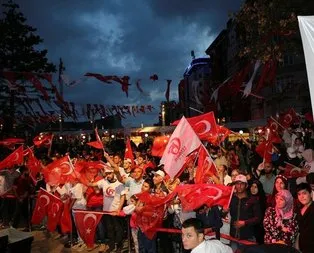 Türkiye Demokrasi Nöbeti’nde meydanları doldurdu