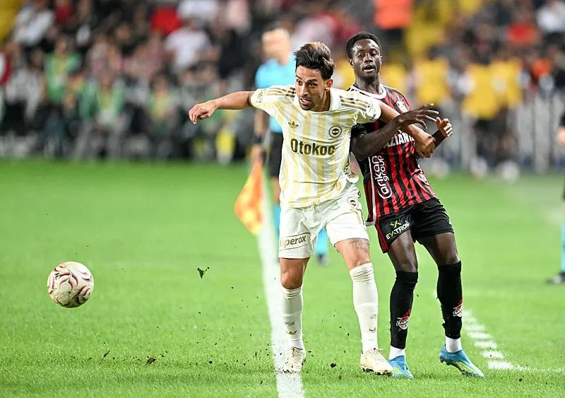 fenerbahcede-ismail-kartal-doneminde-dikkat-ceken-degisim-fenerbahcede-sorunlar-bitmiyor-soke-eden-detay-1789539641785.jpeg Fenerbahçe'de sorunlar bitmiyor! Şoke eden detay-6