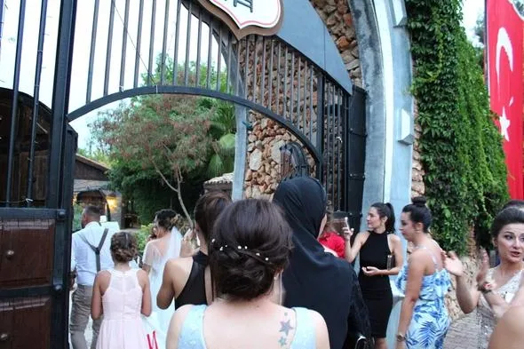 Antalya'da düğünde damada haciz şoku-2