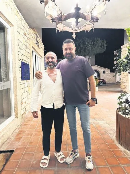 yas-problemi-1690142881728.jpeg Güzel oyuncu Mine Tugay yıllara meydan okuyor! Havuz başında paylaştığı fotoğrafa takipçileri sessiz kalamadı: "Abla niye yaşlanmıyorsun?"-2