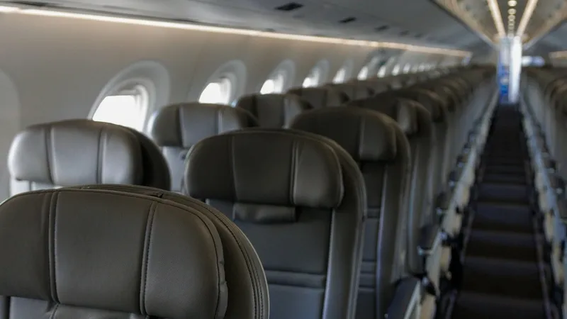 35000-fitte-sinif-farki-buyuyor-zengin-yolcuya-luks-ekonomiye-dar-alan-1776865248436.jpg 35.000 fitte sınıf farkı büyüyor: Zengin yolcuya lüks ekonomiye dar alan-7