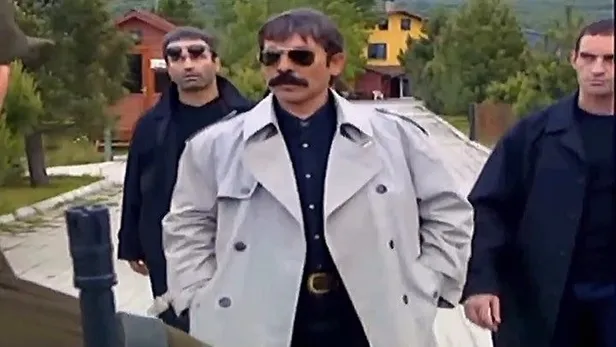 kurtlar-vadisi-bedir-oldu-mu-neden-dizide-palain-adamiydi-levent-guner-kimdir-kac-yasindaydi-nereliydi-1674729269762.jpg Kurtlar Vadisi Bedir ÖLDÜ MÜ, neden? Dizide Pala'ın adamıydı: Levent Güner kimdir, kaç yaşındaydı, nereliydi?-6