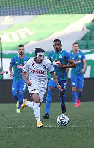 Abdülkadir Ömür parmak ısırttı