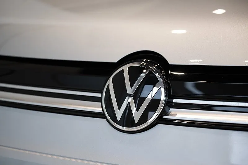 volkswagende-direksiyon-alarmi-208-binden-fazla-arac-servise-cagirildi-1789728665827.jpeg Alman devinde direksiyon alarmı! Volkswagen 208 binden fazla aracı geri çağırıyor-4