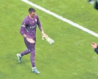 Muslera’dan Bitti işareti