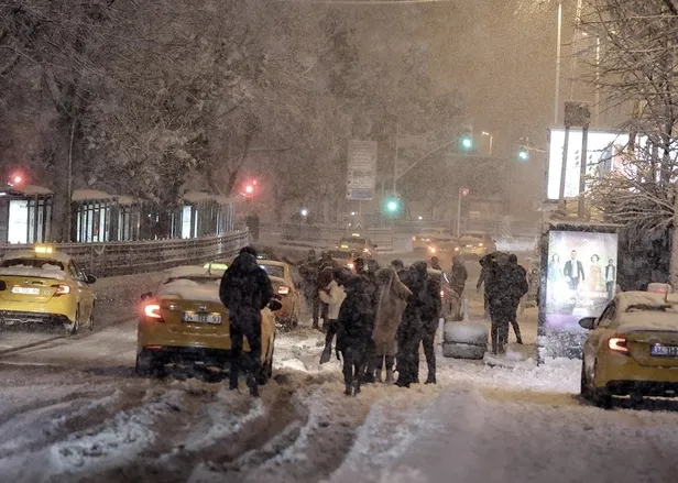 SON DAKİKA HAVA DURUMU | İstanbul'da akşam saatlerine dikkat! Meteoroloji ve AFAD'dan peş peşe yoğun kar yağışı uyarısı-6
