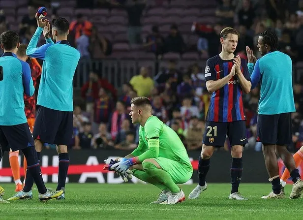 barcelona-bayern-munih-canli-anlatim-izle-1666818753416.jpeg Barcelona evinde hezimet yaşadı! Bayern Münih'e 3-0 yenilen Katalan ekibi Şampiyonlar Ligi'ne veda etti-2